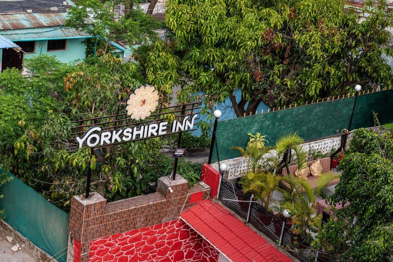 מאונט אבו Yorkshire Inn מראה חיצוני תמונה
